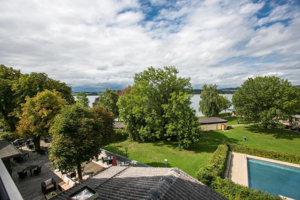 Hotel Seebrunn Am Wallersee Хенндорф-ам-Валлерзее Экстерьер фото