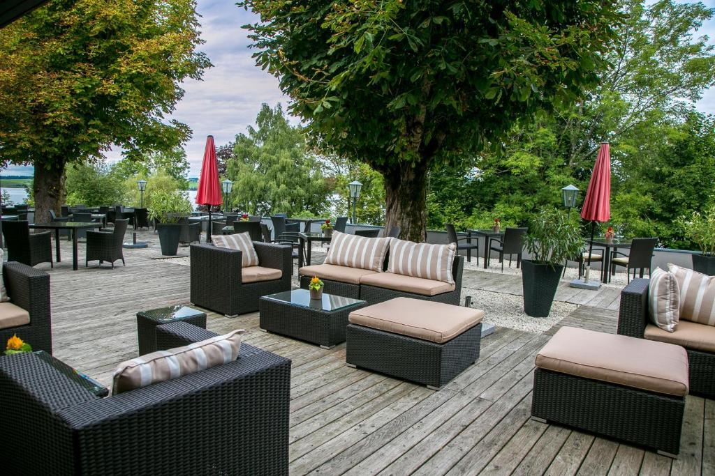 Hotel Seebrunn Am Wallersee Хенндорф-ам-Валлерзее Экстерьер фото