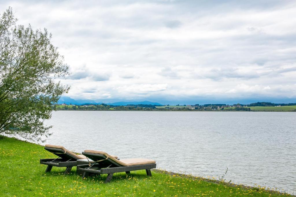 Hotel Seebrunn Am Wallersee Хенндорф-ам-Валлерзее Экстерьер фото