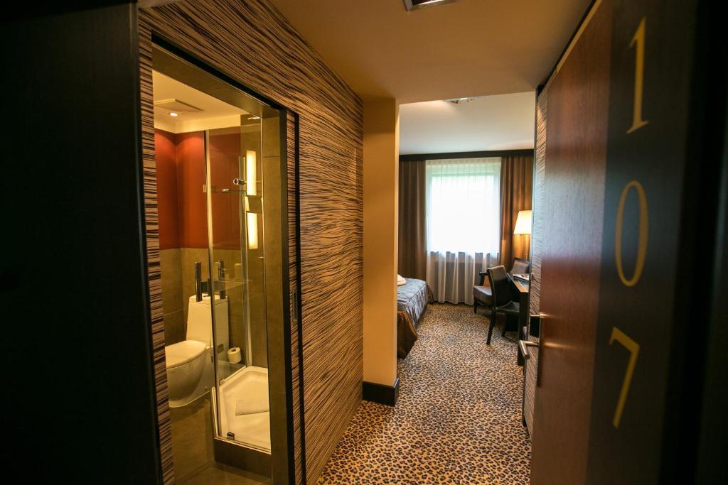Hotel Seebrunn Am Wallersee Хенндорф-ам-Валлерзее Экстерьер фото