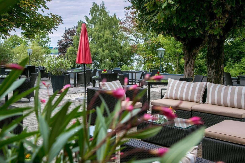 Hotel Seebrunn Am Wallersee Хенндорф-ам-Валлерзее Экстерьер фото